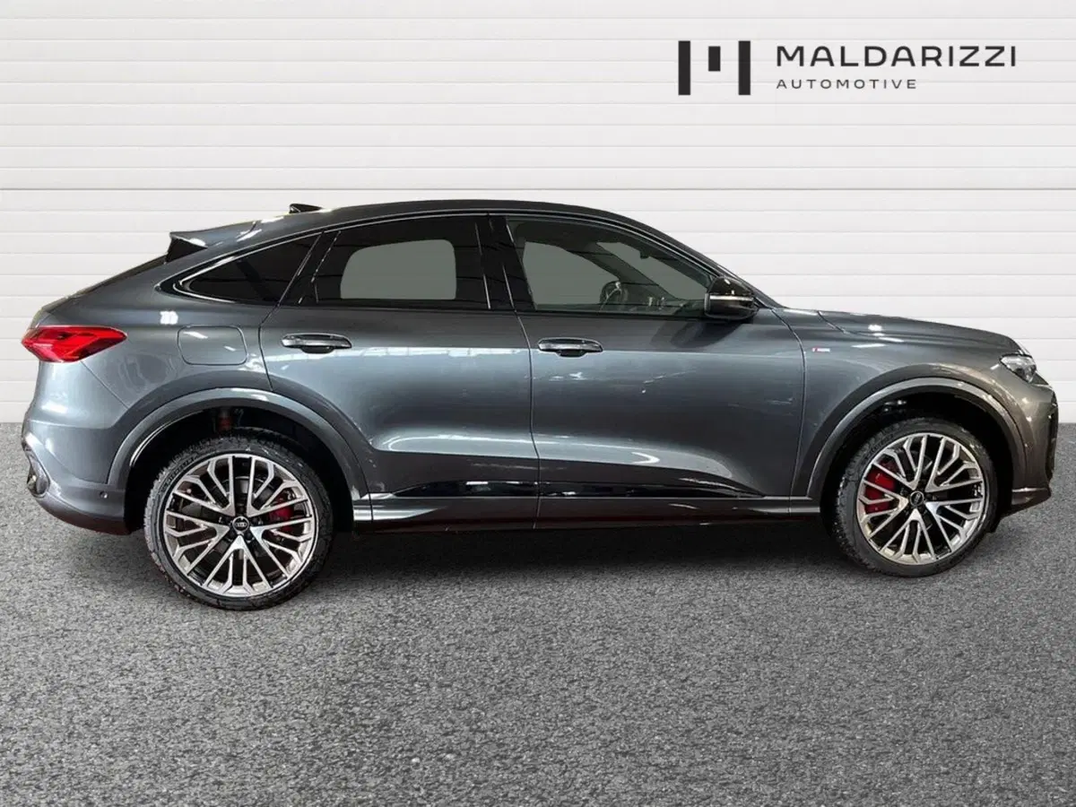 Audi Q5 Sportback nuova a Bari (5)