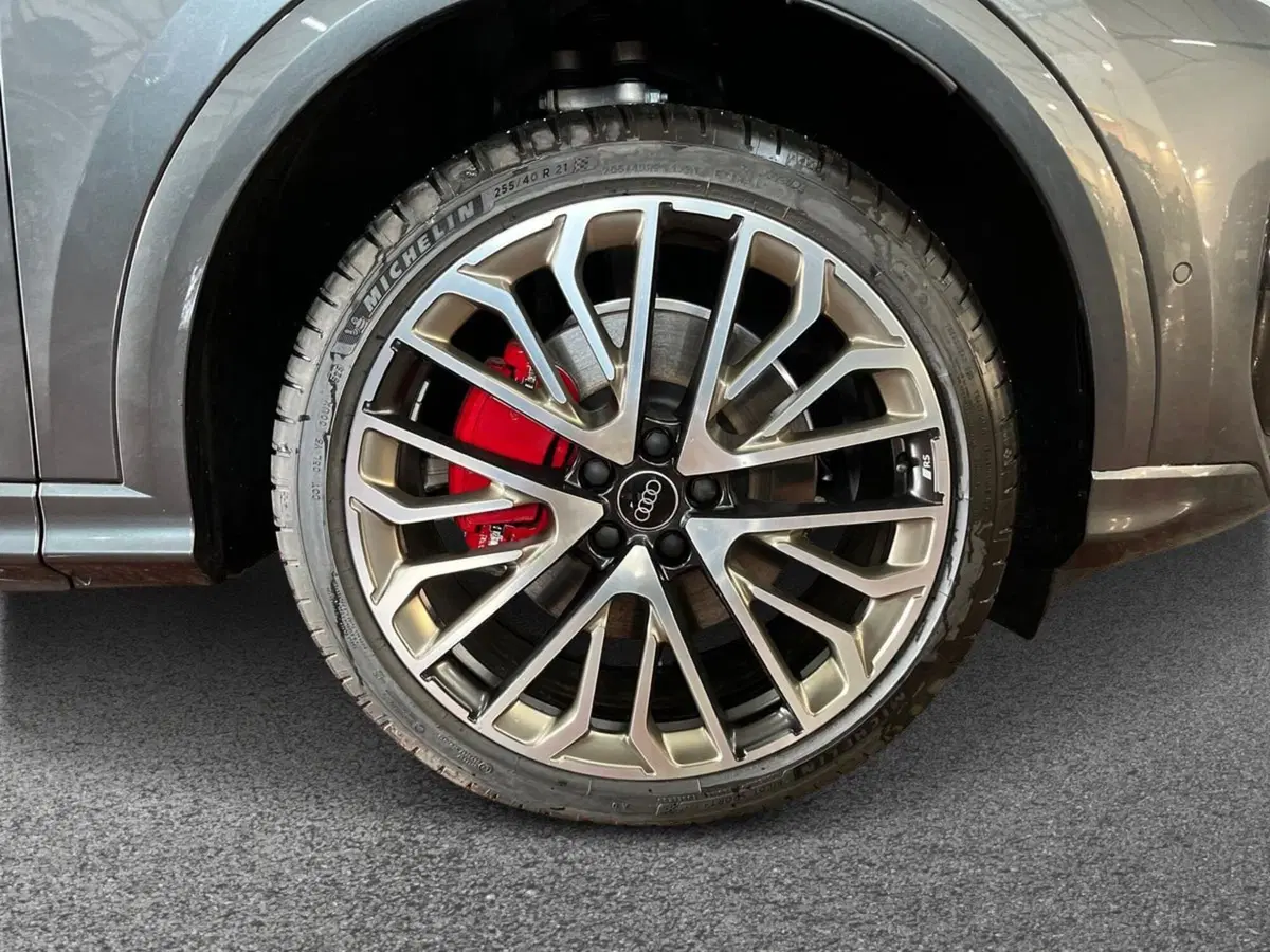 Audi Q5 Sportback nuova a Bari (6)