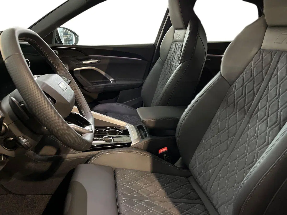 Audi Q5 Sportback nuova a Bari (7)