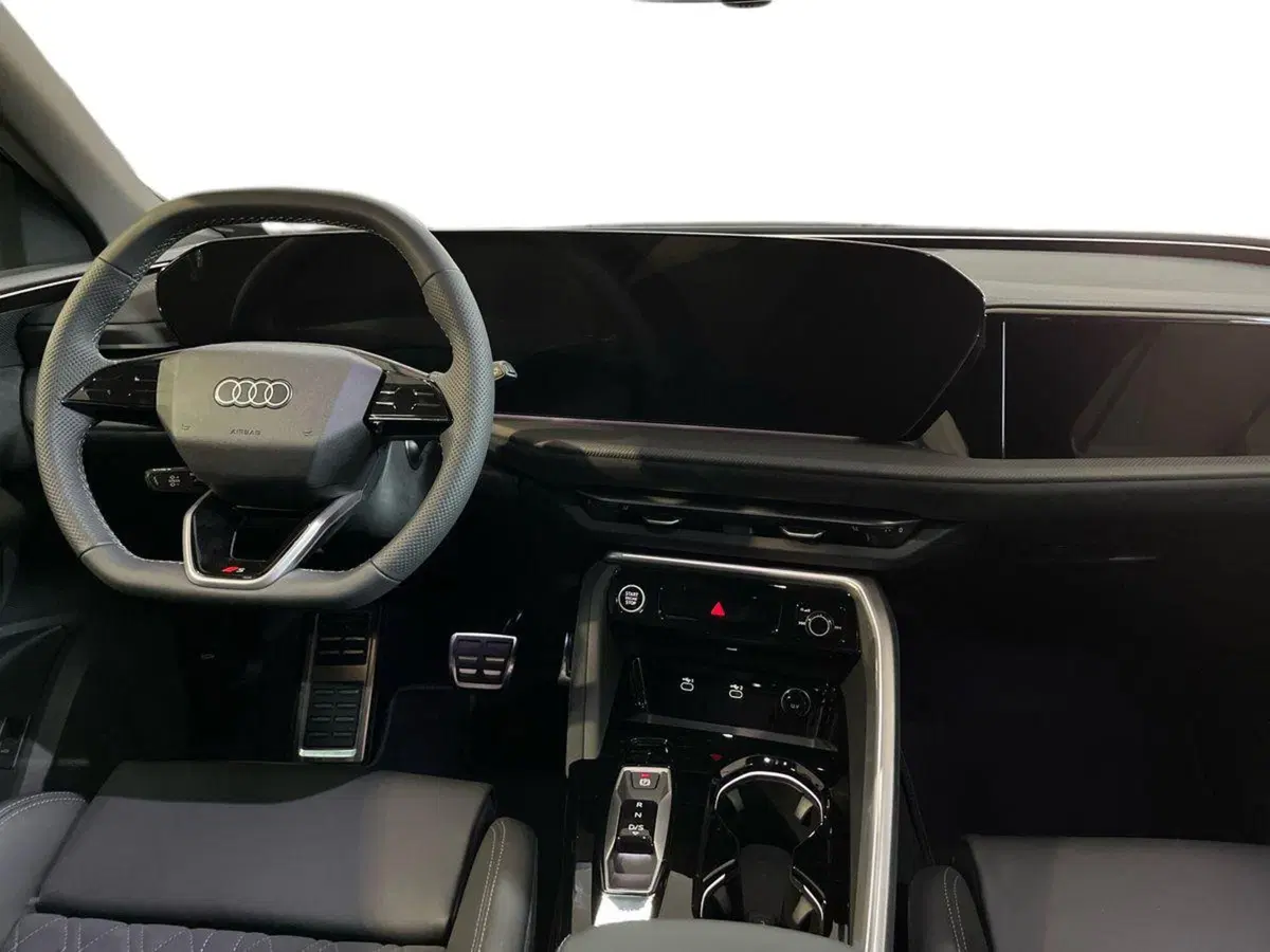 Audi Q5 Sportback nuova a Bari (8)