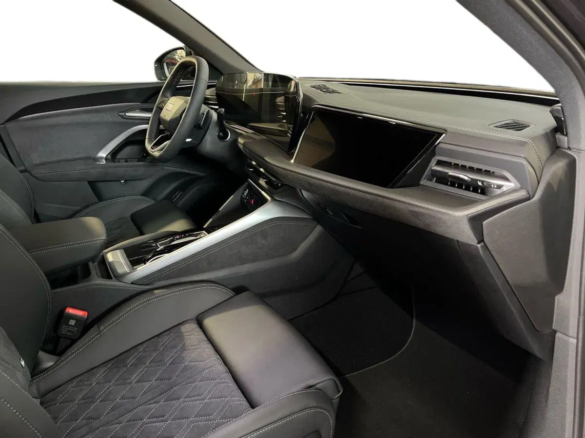 Audi Q5 Sportback nuova a Bari (9)