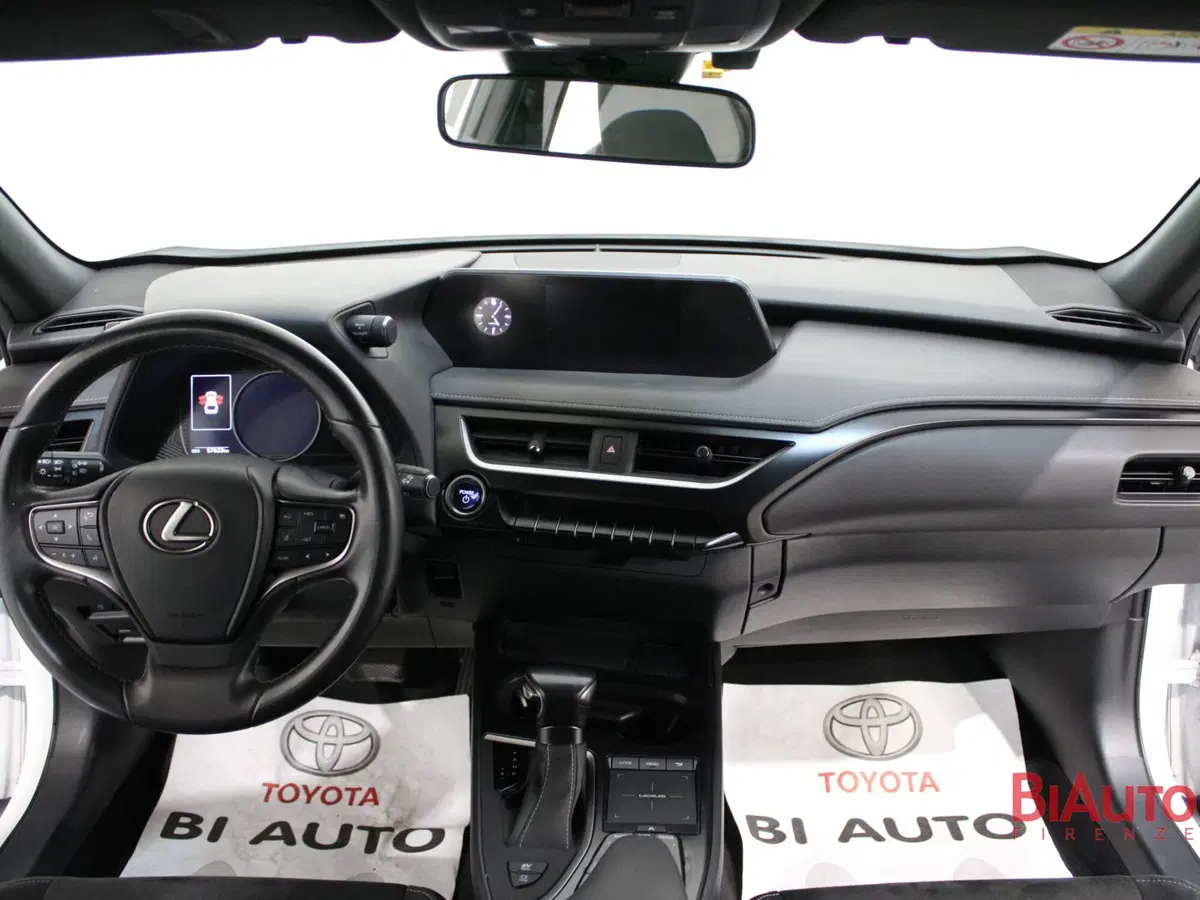 Lexus UX usata a Firenze (10)