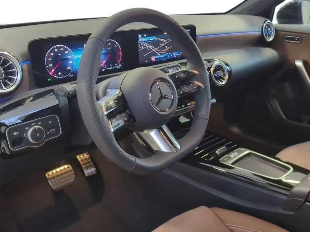 Mercedes-Benz Classe A Sedan nuova a Ancona (16)