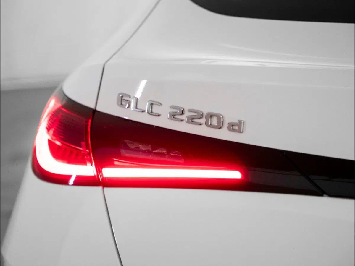 Mercedes-Benz GLC SUV nuova a Macerata (9)
