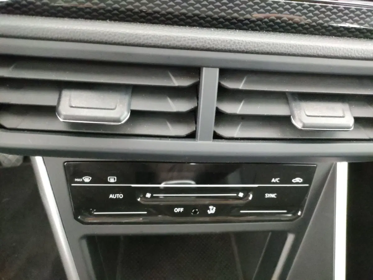 Volkswagen Taigo usata a Napoli (11)