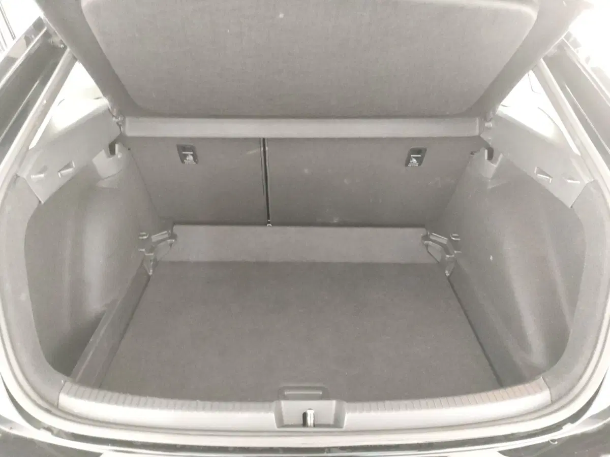 Volkswagen Taigo usata a Napoli (16)