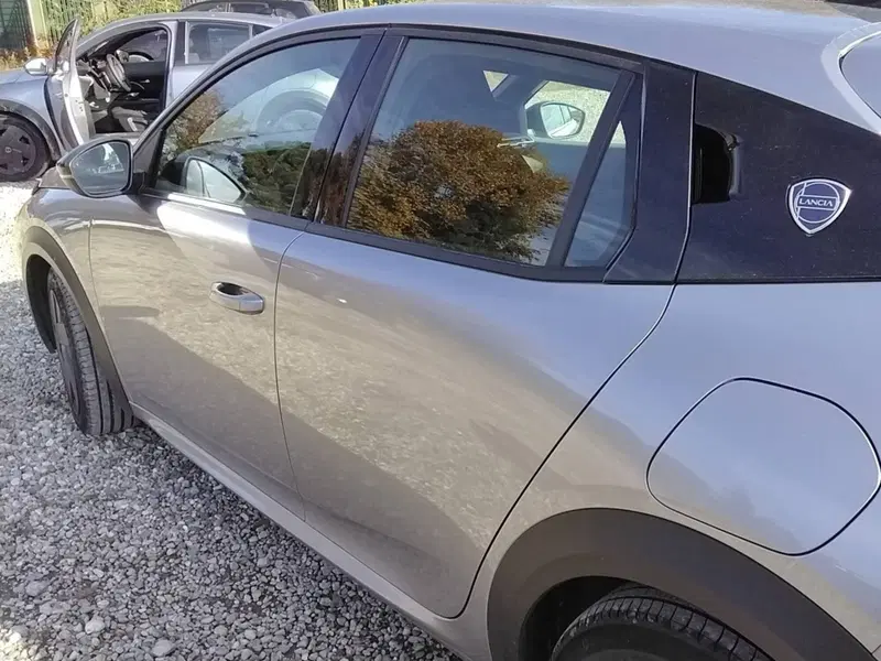 Lancia Ypsilon usata a Salerno (12)