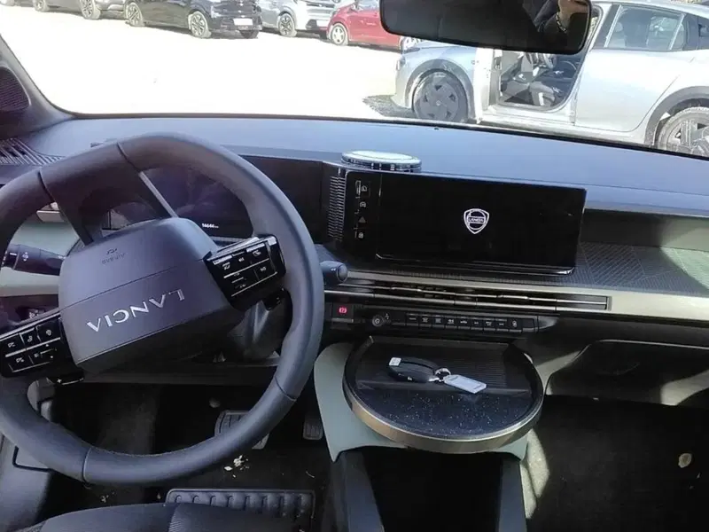 Lancia Ypsilon usata a Salerno (5)