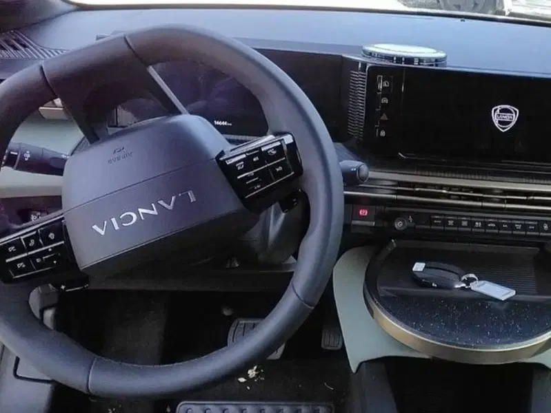 Lancia Ypsilon usata a Salerno (8)