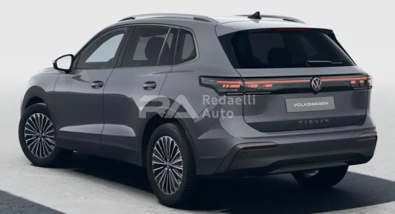Volkswagen Tiguan nuova a Lecco (3)