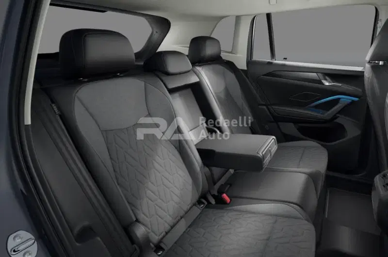 Volkswagen Tiguan nuova a Lecco (7)