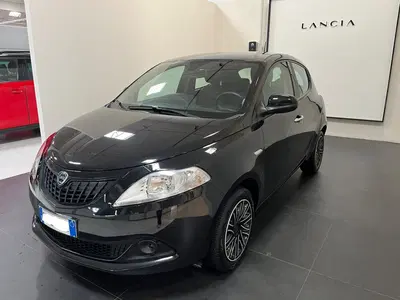 Lancia Ypsilon 1.0 FireFly 5 porte S&amp;S Hybrid Silver Plus del 2023 usata a Altopascio
