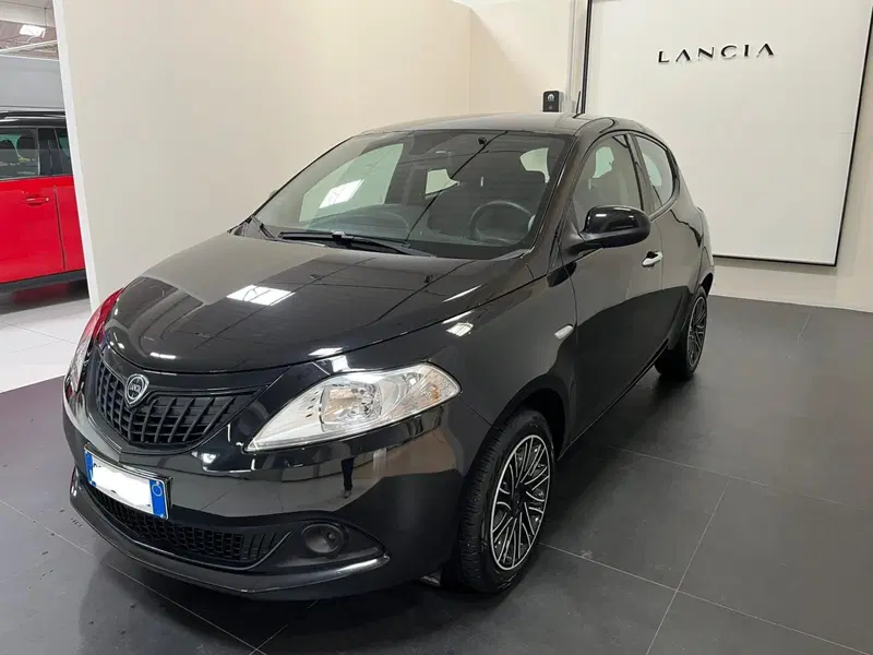 Lancia Ypsilon usata a Lucca