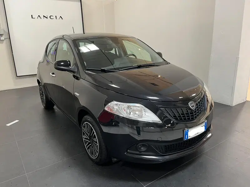 Lancia Ypsilon usata a Lucca (3)
