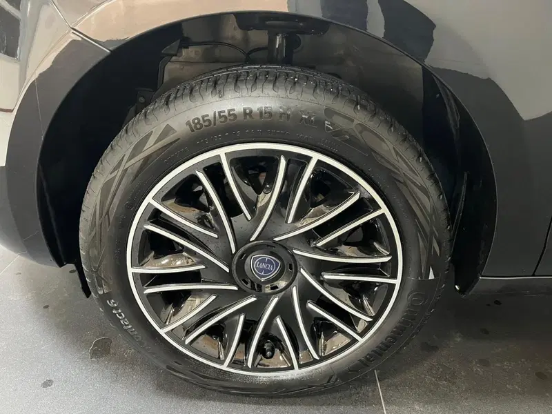 Lancia Ypsilon usata a Lucca (4)