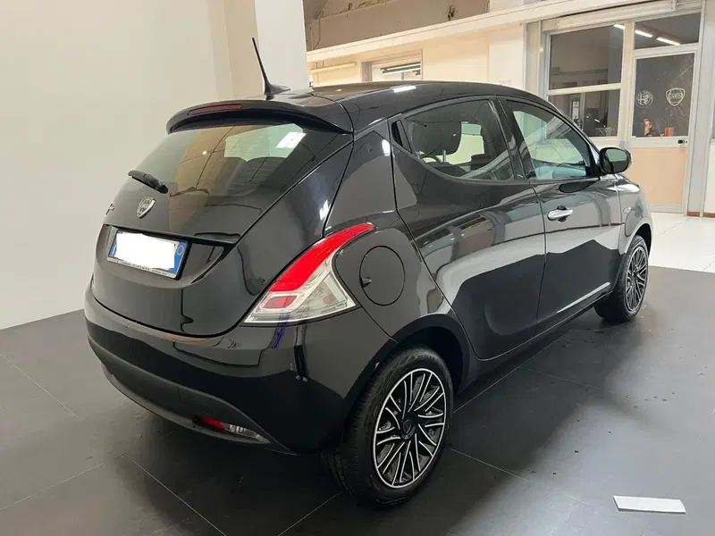 Lancia Ypsilon usata a Lucca (6)