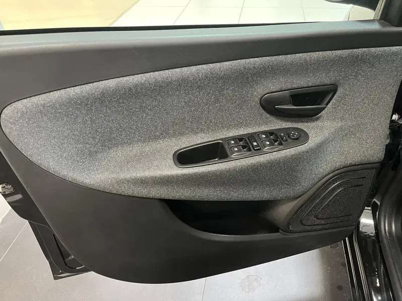Lancia Ypsilon usata a Lucca (9)