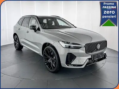 Volvo XC60 2.0 b5 mhev Plus Black Edition awd auto nuova a Milano