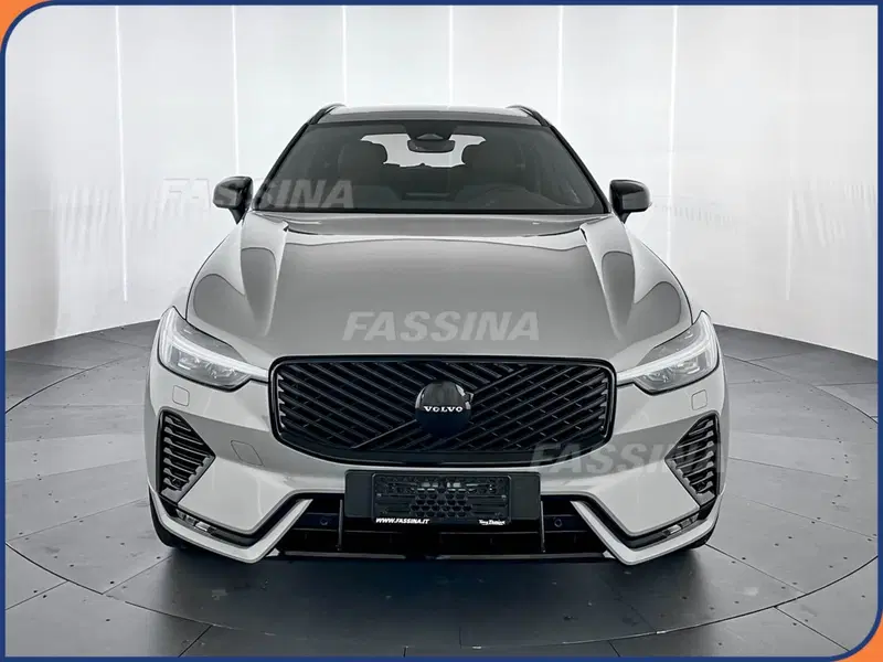 Volvo XC60 nuova a Milano (2)