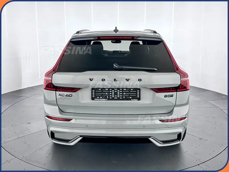 Volvo XC60 nuova a Milano (5)