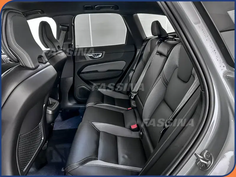 Volvo XC60 nuova a Milano (10)