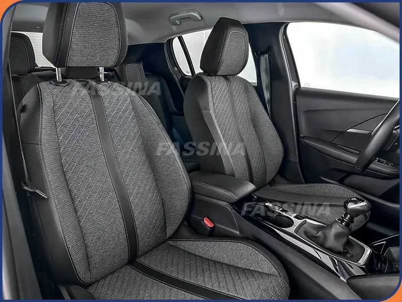 Peugeot 208 usata a Milano (13)