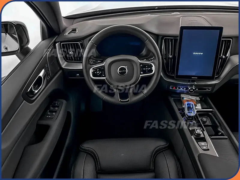 Volvo XC60 nuova a Milano (10)