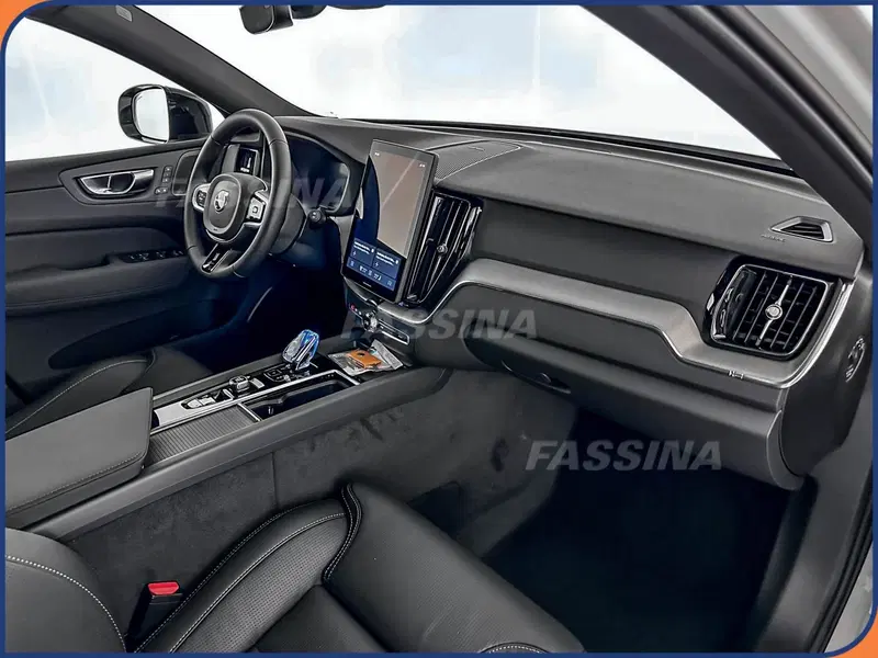 Volvo XC60 nuova a Milano (13)