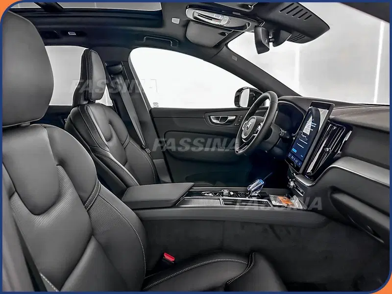Volvo XC60 nuova a Milano (14)