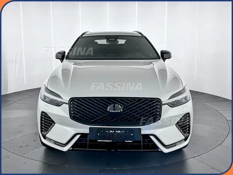 Volvo XC60 nuova a Milano (2)
