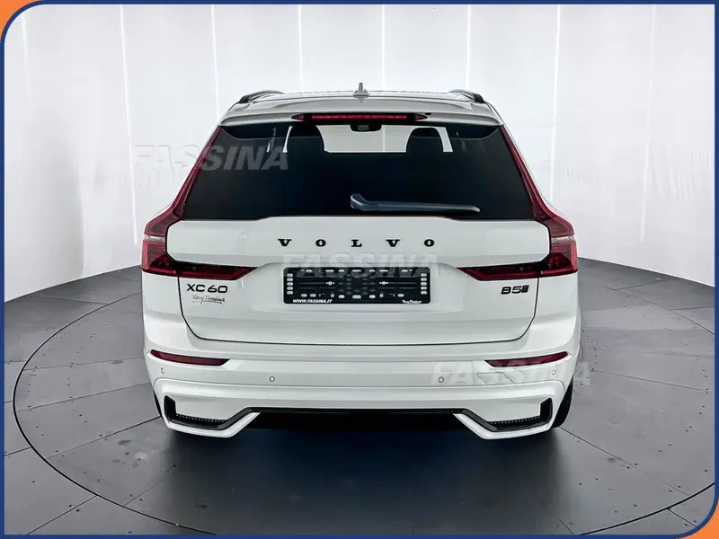 Volvo XC60 nuova a Milano (5)
