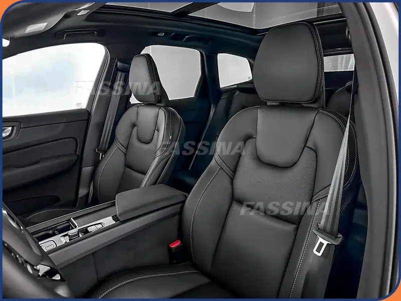 Volvo XC60 nuova a Milano (8)