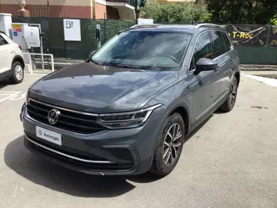 Volkswagen Tiguan 2.0 TDI 150 CV SCR DSG Life del 2023 usata a Chiavari