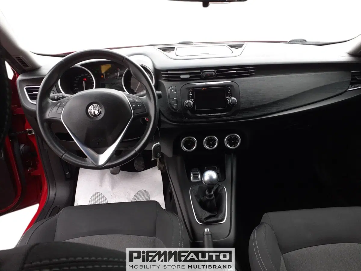 Alfa Romeo Giulietta usata a Parma (11)