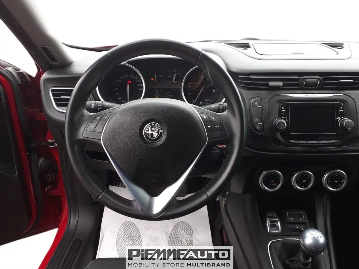 Alfa Romeo Giulietta usata a Parma (12)