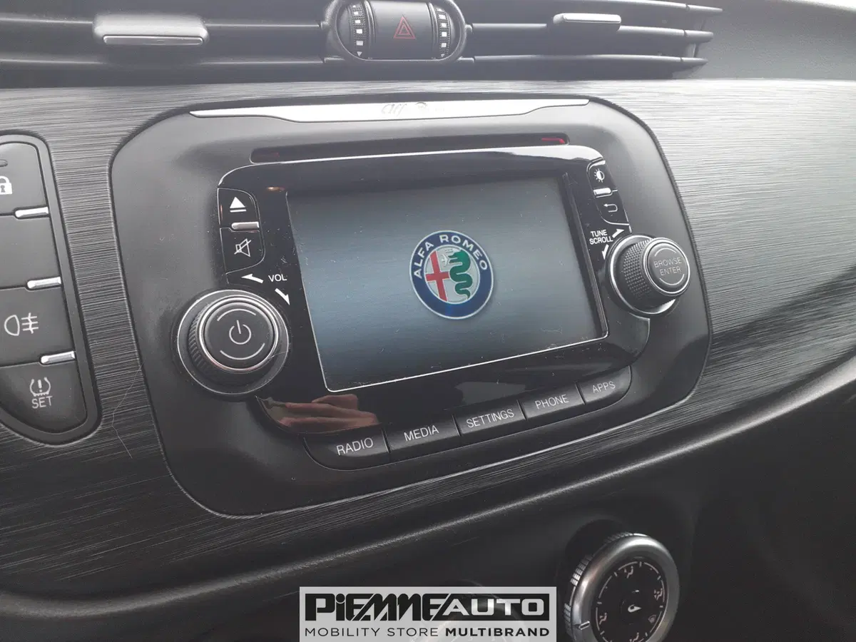 Alfa Romeo Giulietta usata a Parma (13)