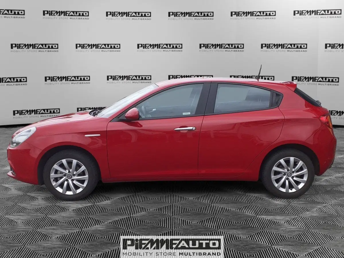 Alfa Romeo Giulietta usata a Parma (2)