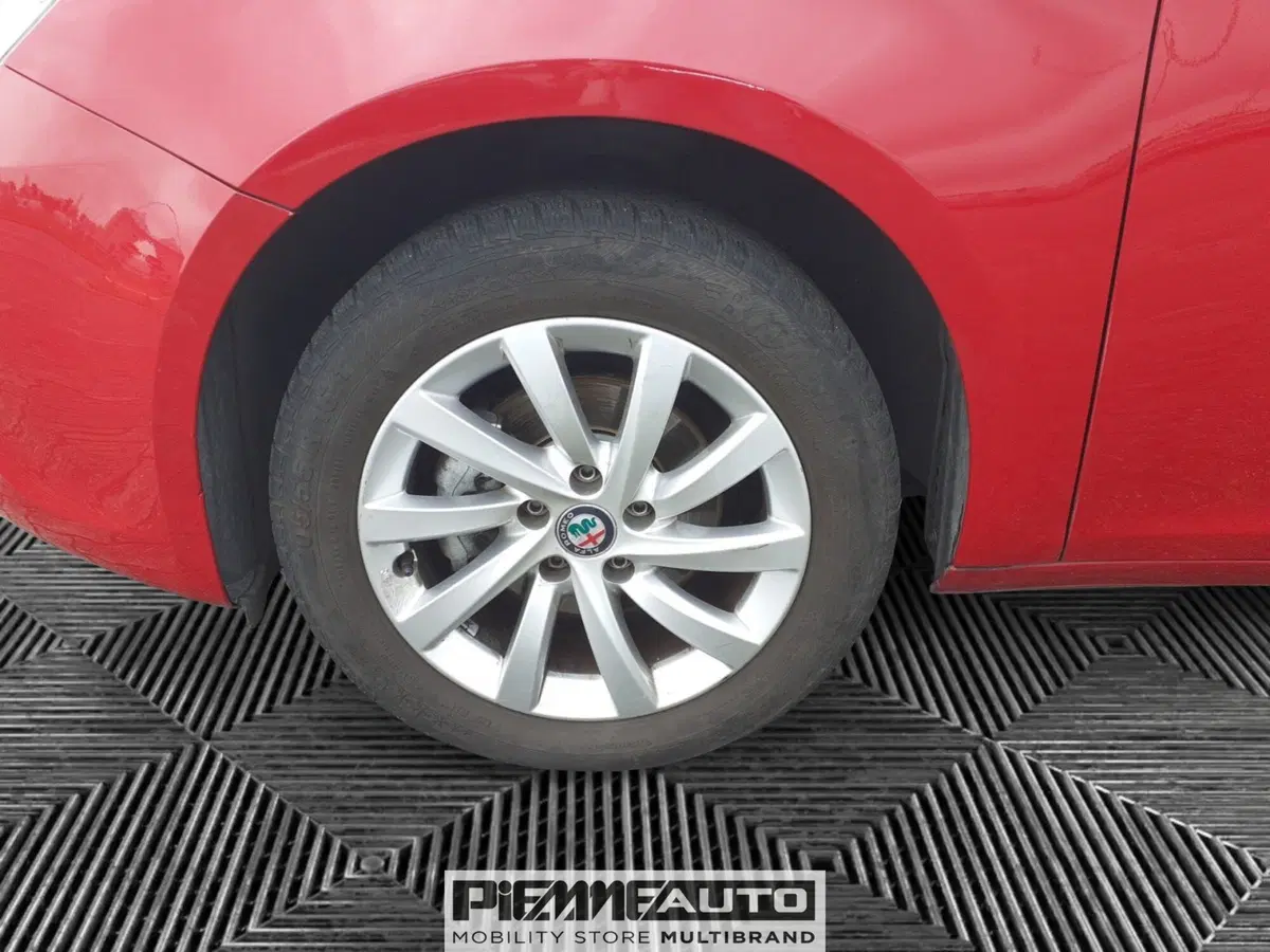 Alfa Romeo Giulietta usata a Parma (20)