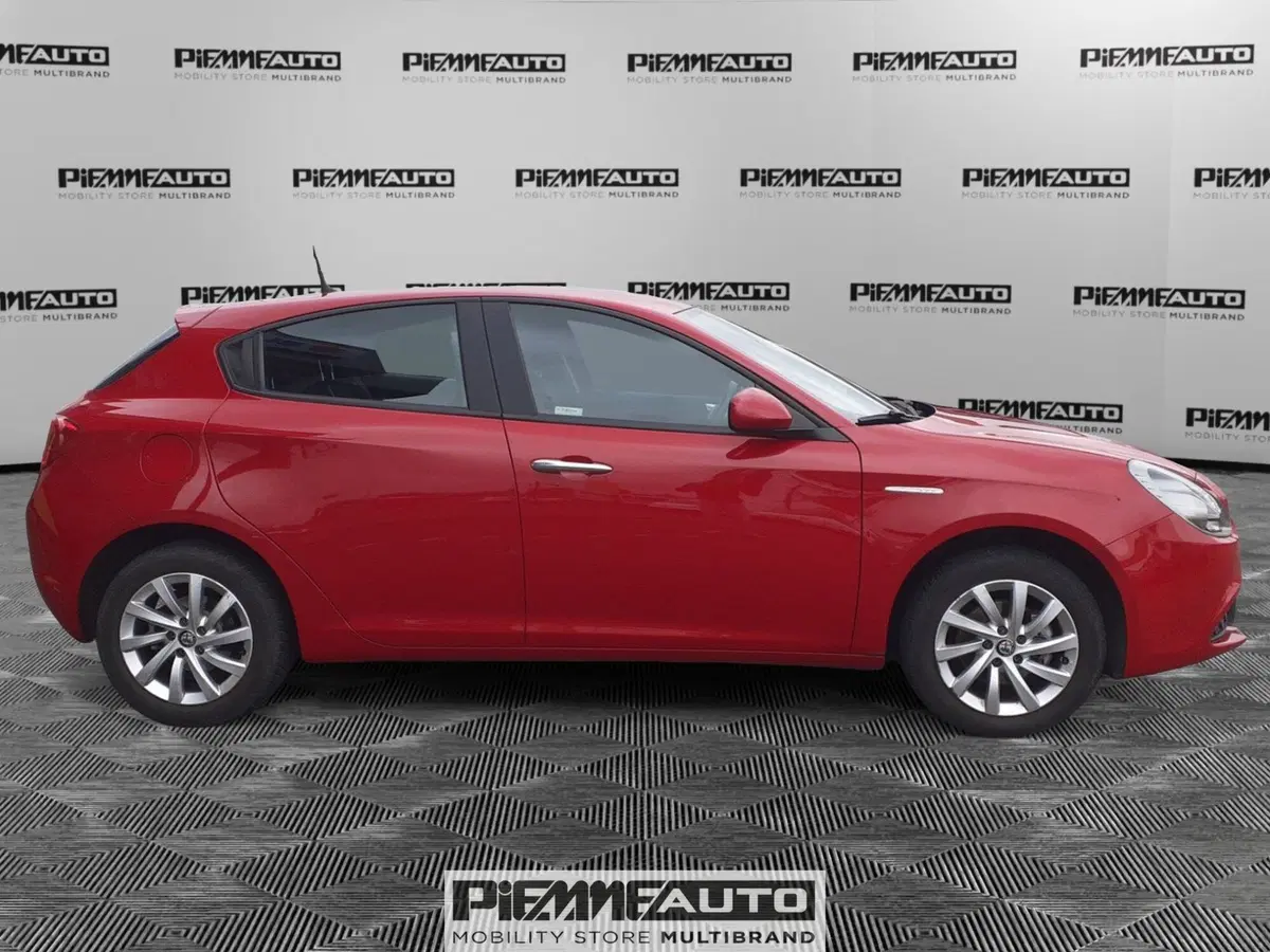 Alfa Romeo Giulietta usata a Parma (7)