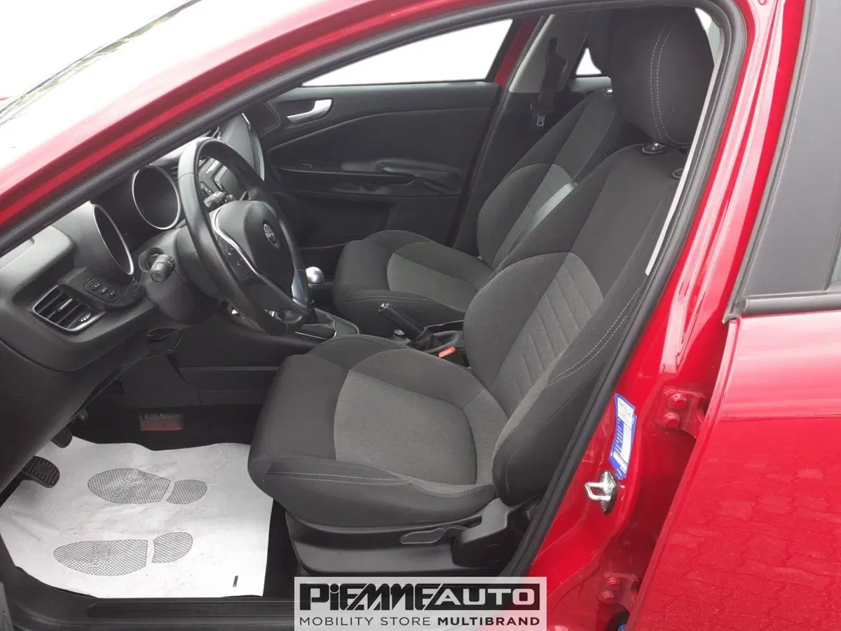 Alfa Romeo Giulietta usata a Parma (9)