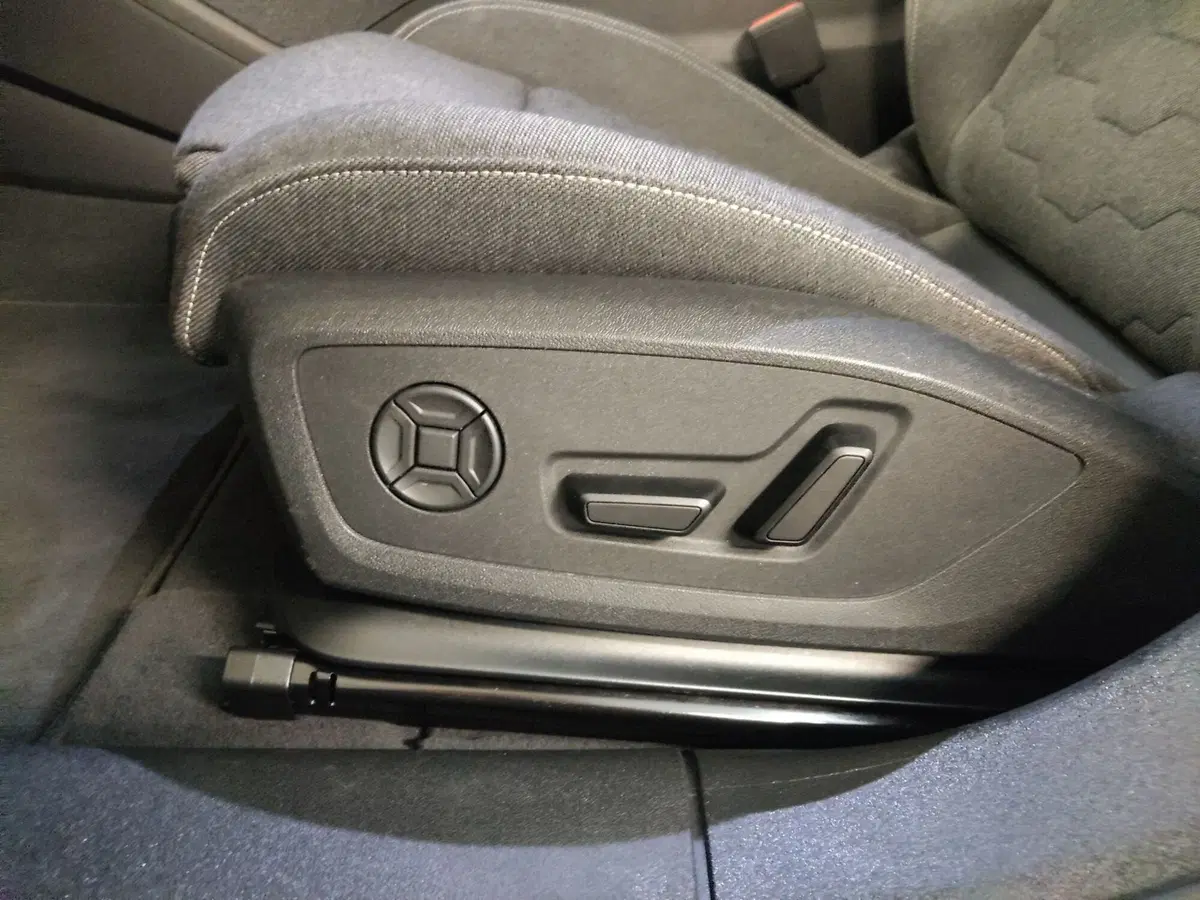 Audi A6 Avant e-Tron usata a Modena (13)