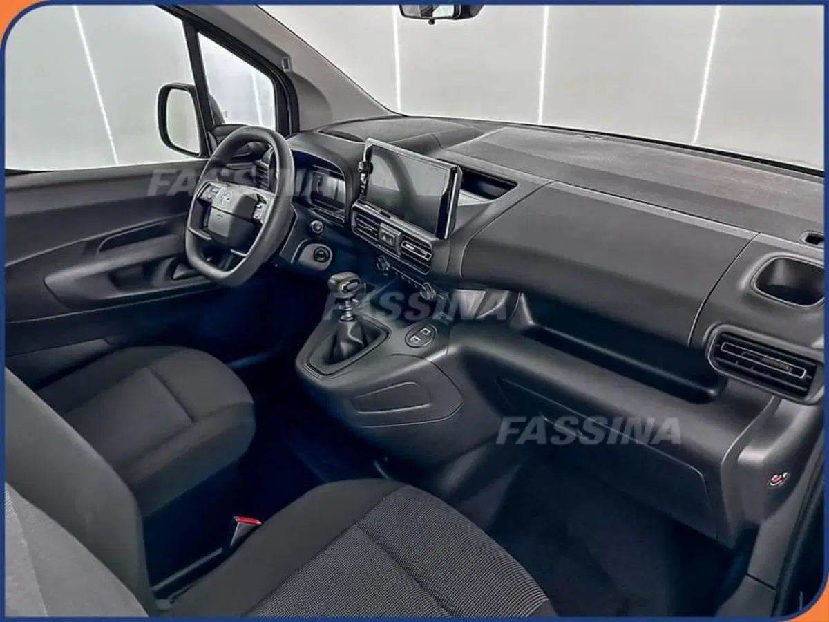 Opel Combo Life nuova a Milano (12)