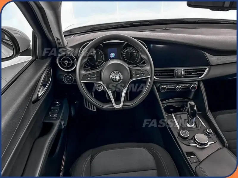 Alfa Romeo Giulia usata a Milano (10)