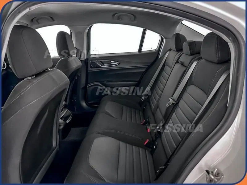 Alfa Romeo Giulia usata a Milano (11)