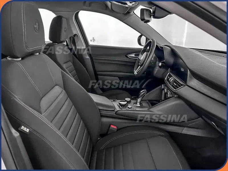 Alfa Romeo Giulia usata a Milano (14)