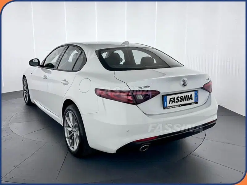 Alfa Romeo Giulia usata a Milano (4)