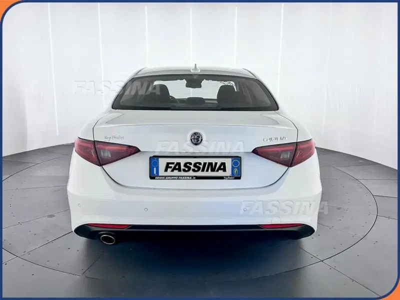Alfa Romeo Giulia usata a Milano (5)