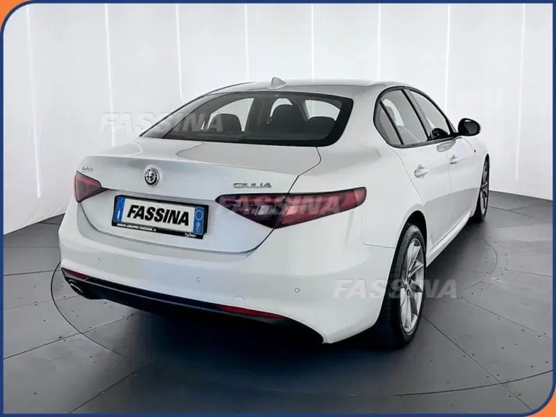 Alfa Romeo Giulia usata a Milano (6)