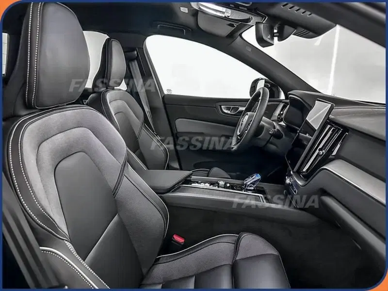 Volvo XC60 nuova a Milano (14)