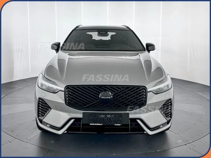 Volvo XC60 nuova a Milano (2)